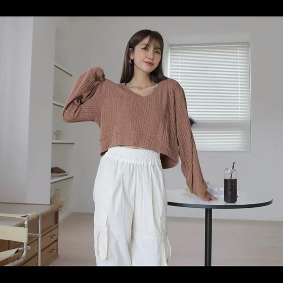 SOLD ✨HP✨NWOT shein dazy bishop sleeve tee/sweater - Picture 3 of 9